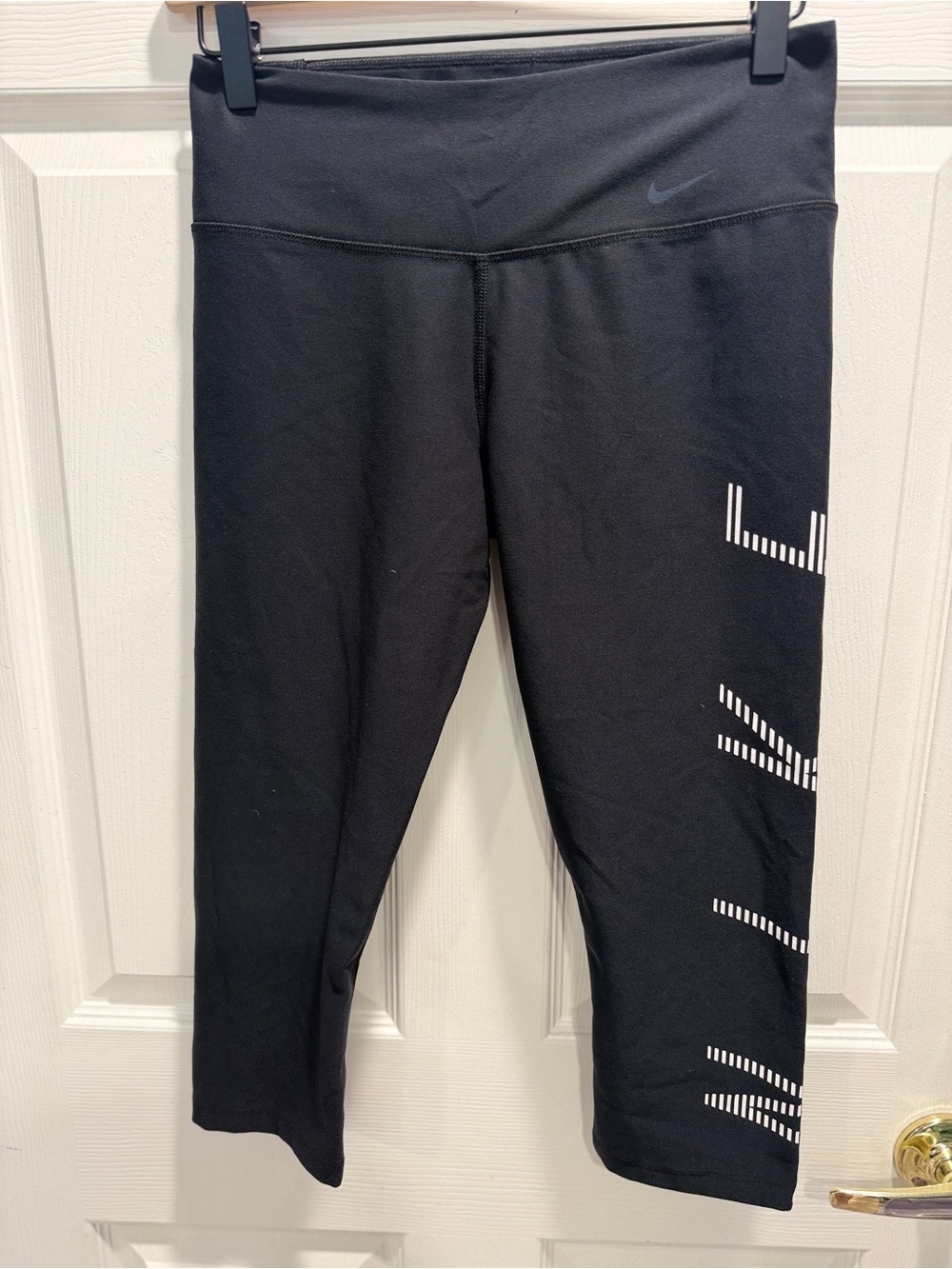 Nike Dri-FIT Cropped Capri Leggings Black Reflective Graphic Size Medium - Picture 3 of 9